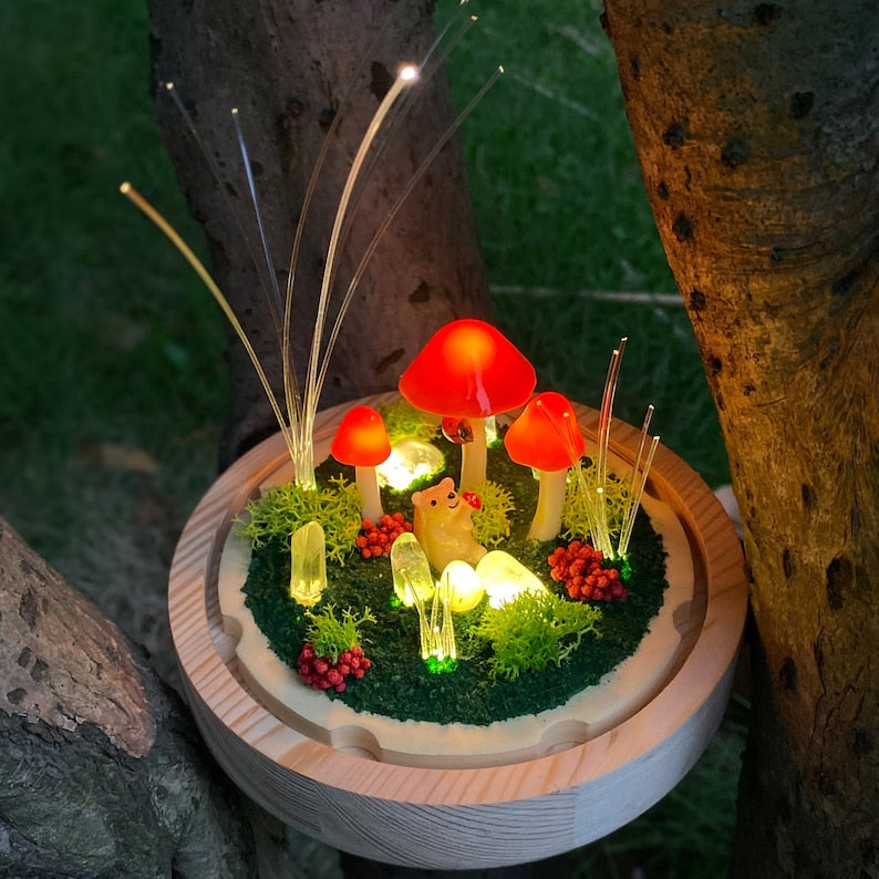 Red Mushroom Night Light with Hedgehog and Ladybug, Fiber Optic Crystal Lamp, 17 x 14 x 14 cm, USB and Battery Powered