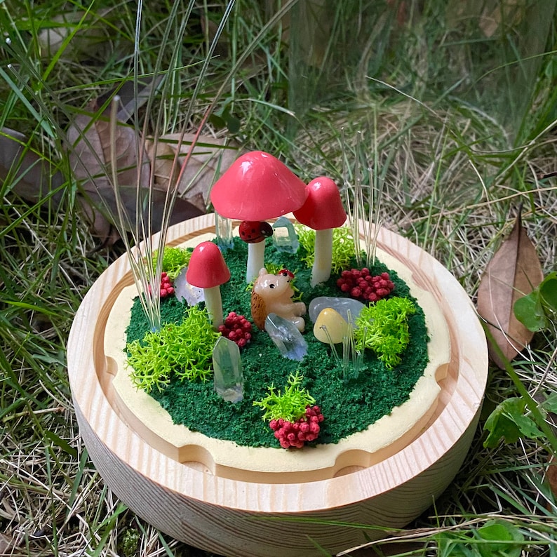 Red Mushroom Night Light with Hedgehog and Ladybug, Fiber Optic Crystal Lamp, 17 x 14 x 14 cm, USB and Battery Powered