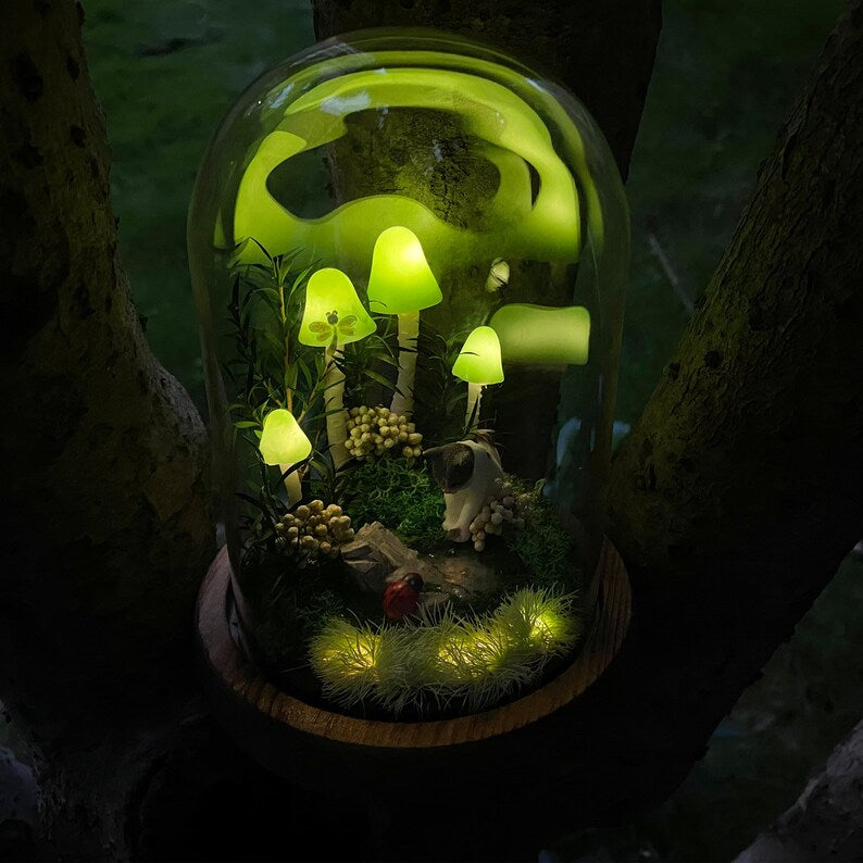 Green Mushroom Night Light with Cat, Ladybug and Dragonfly, Glass Dome, Battery or USB Powered, 17 cm