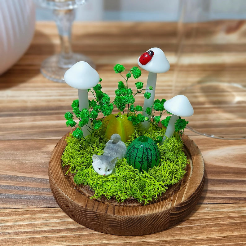 LED Mushroom Night Light with Cat, Handmade Dried Flower Moss Lamp, Wooden Base, 12cm Diameter, 17.5cm Height, Battery or USB Powered