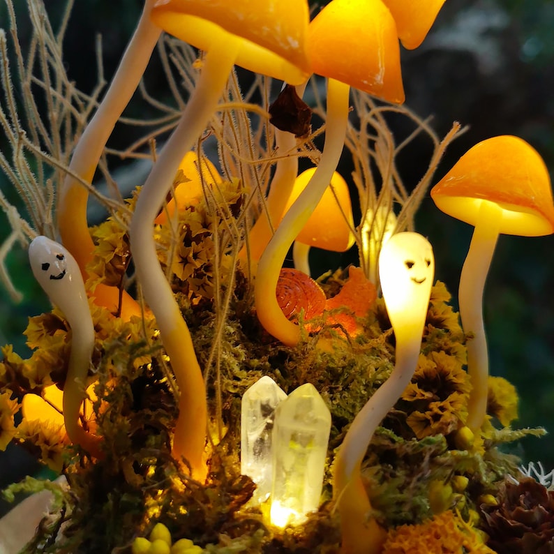 Orange Mushroom Night Light with Crystal and Elf Figurines, LED Bedside Lamp for Bedroom and Desk, 17 x 12 x 12 cm