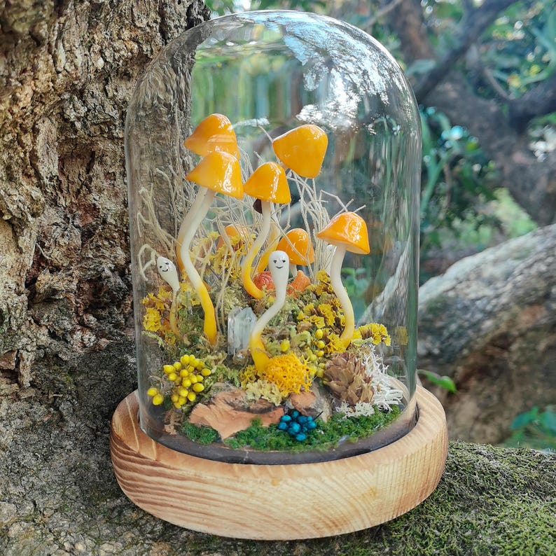 Orange Mushroom Night Light with Crystal and Elf Figurines, LED Bedside Lamp for Bedroom and Desk, 17 x 12 x 12 cm