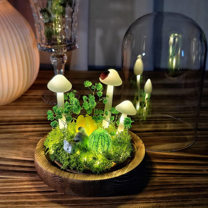 LED Mushroom Night Light with Cat, Handmade Dried Flower Moss Lamp, Wooden Base, 12cm Diameter, 17.5cm Height, Battery or USB Powered