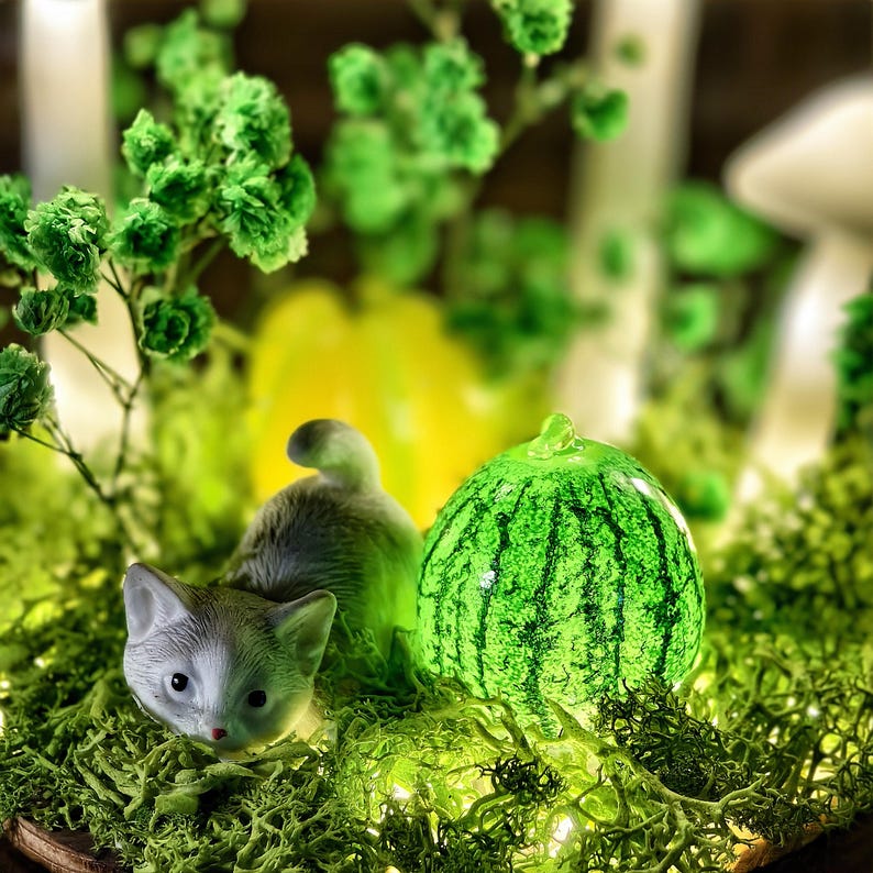 LED Mushroom Night Light with Cat, Handmade Dried Flower Moss Lamp, Wooden Base, 12cm Diameter, 17.5cm Height, Battery or USB Powered