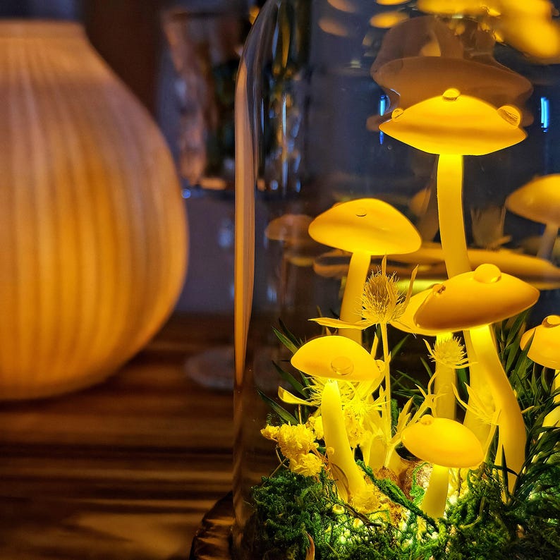 LED Mushroom Lamp with Dried Flowers & Wooden Base, 12cm Diameter, 17.5cm Height, Battery or USB Powered