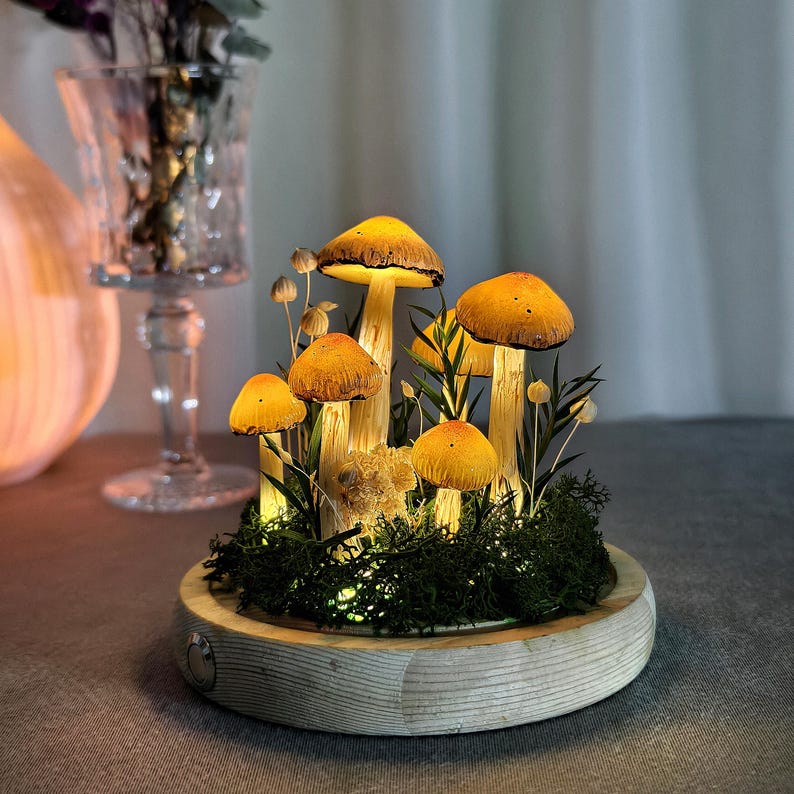LED Mushroom Lamp with Dried Flowers and Wooden Base, 12cm Diameter, 17.5cm Height, Battery or USB Powered