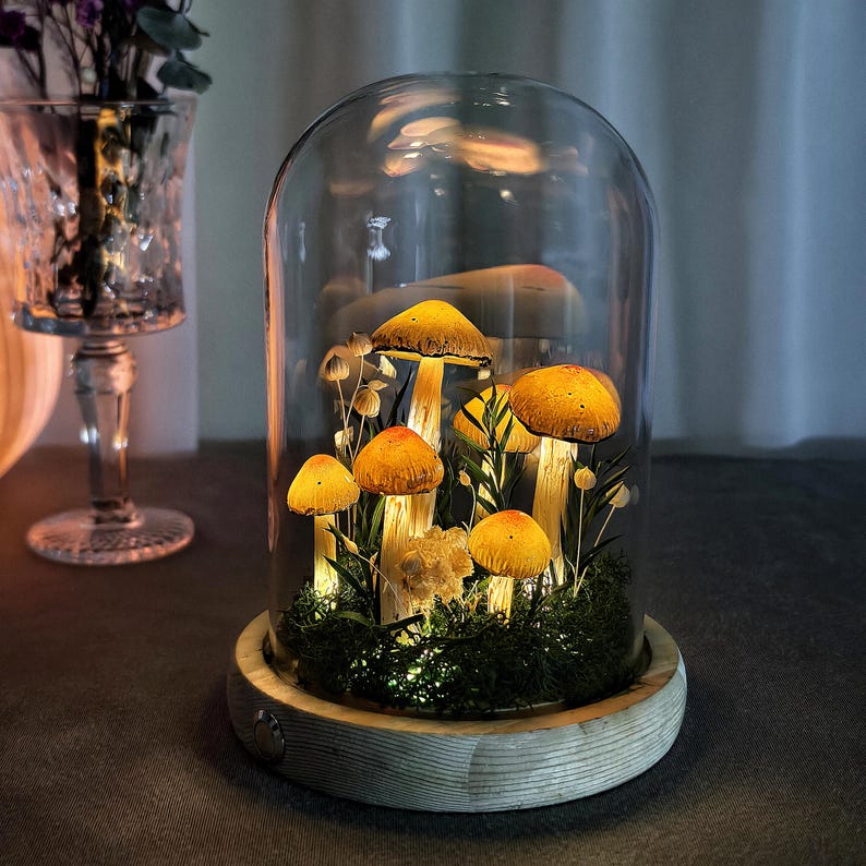 LED Mushroom Lamp with Dried Flowers and Wooden Base, 12cm Diameter, 17.5cm Height, Battery or USB Powered