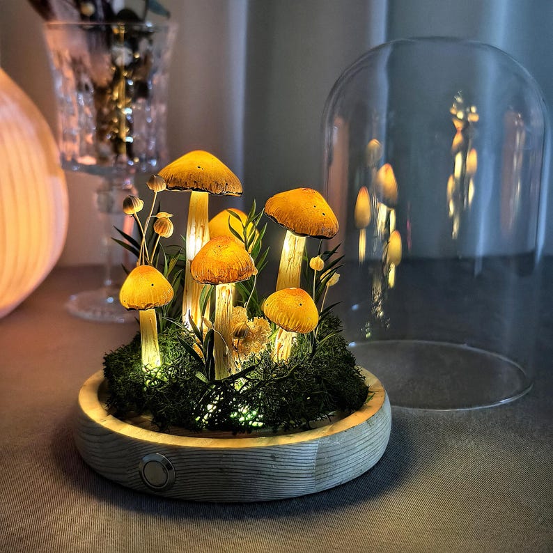 LED Mushroom Lamp with Dried Flowers and Wooden Base, 12cm Diameter, 17.5cm Height, Battery or USB Powered