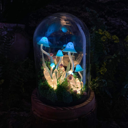 Blue Mushroom Crystal Cluster LED Night Light with Wooden Base, Glass Dome, Fantasy Forest Lamp, 17 x 12 x 12 cm