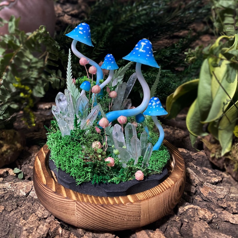 Blue Mushroom Crystal Cluster LED Night Light with Wooden Base, Glass Dome, Fantasy Forest Lamp, 17 x 12 x 12 cm