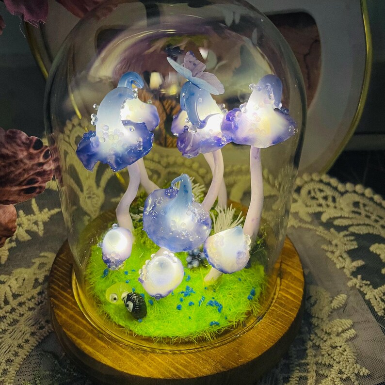 Mushroom Night Light Glass & Clay Lamp with Butterfly, Dried Flowers and Wooden Base, Battery or USB Powered, 12 cm