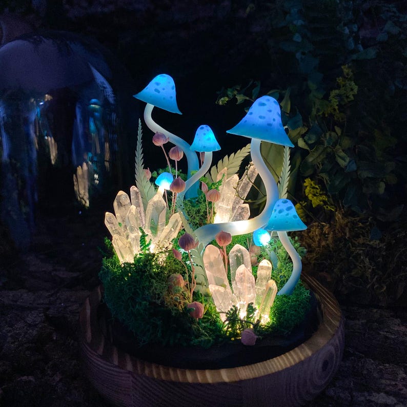 Blue Mushroom Crystal Cluster LED Night Light with Wooden Base, Glass Dome, Fantasy Forest Lamp, 17 x 12 x 12 cm