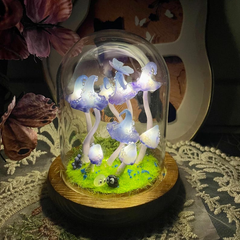 Mushroom Night Light Glass & Clay Lamp with Butterfly, Dried Flowers and Wooden Base, Battery or USB Powered, 12 cm