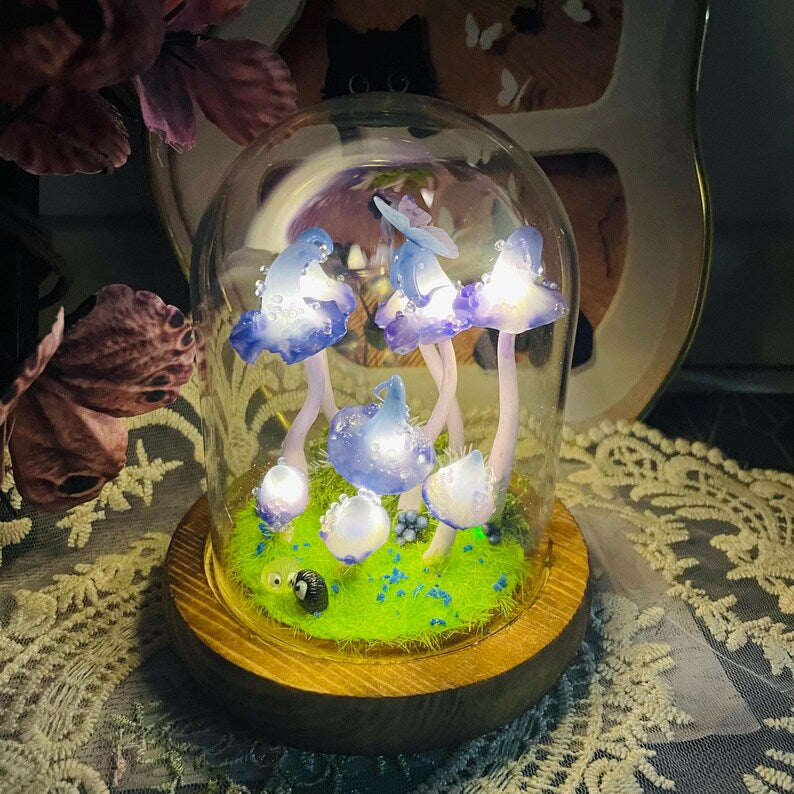 Mushroom Night Light Glass & Clay Lamp with Butterfly, Dried Flowers and Wooden Base, Battery or USB Powered, 12 cm