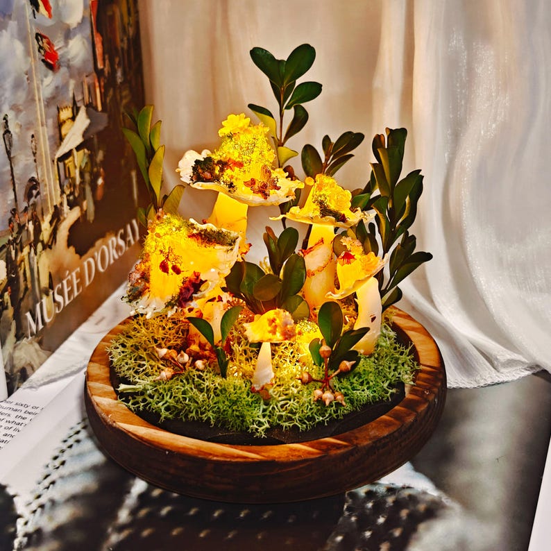 Mushroom Lamp with Dried Flowers, LED Night Light, Handmade Home Decor, Battery or USB Powered, 16 cm