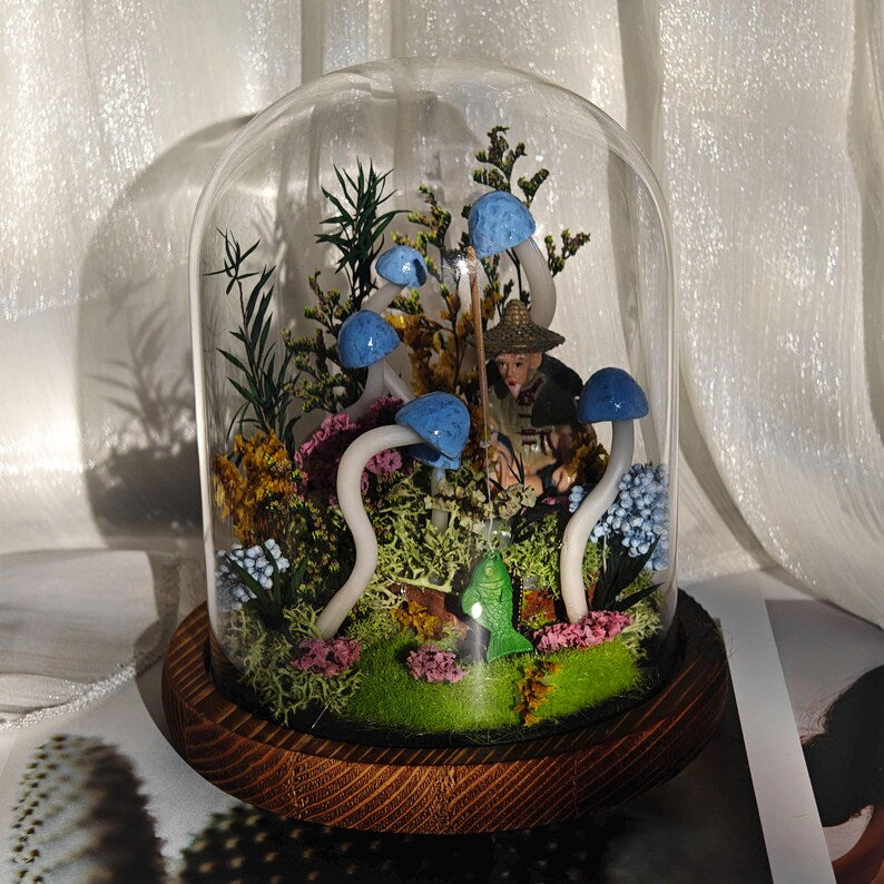 LED Mushroom Lamp with Dried Flower and Moss Decor, Battery or USB Powered Night Light, 16x10x10 cm and 18x12x12 cm Sizes