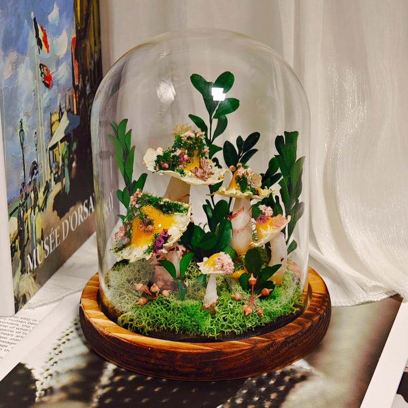 Mushroom Lamp with Dried Flowers, LED Night Light, Handmade Home Decor, Battery or USB Powered, 16 cm
