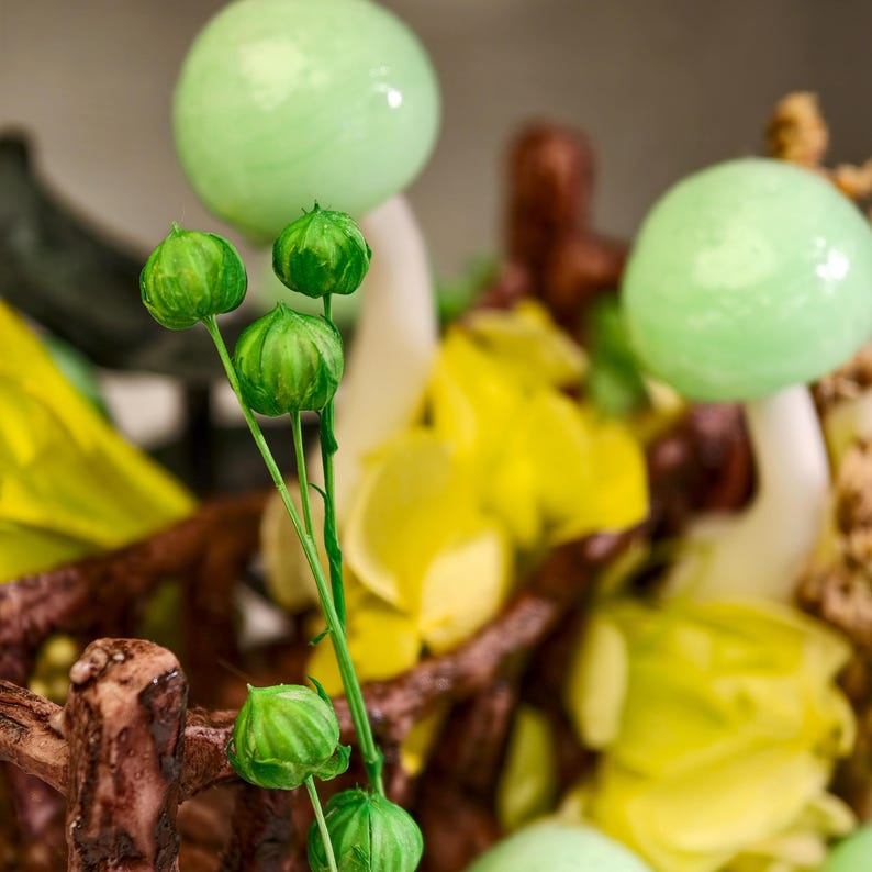 Green Mushroom Lamp with Preserved Hydrangeas, Moss & Wood Base, LED Fairycore Night Light, 16 cm Glass Dome