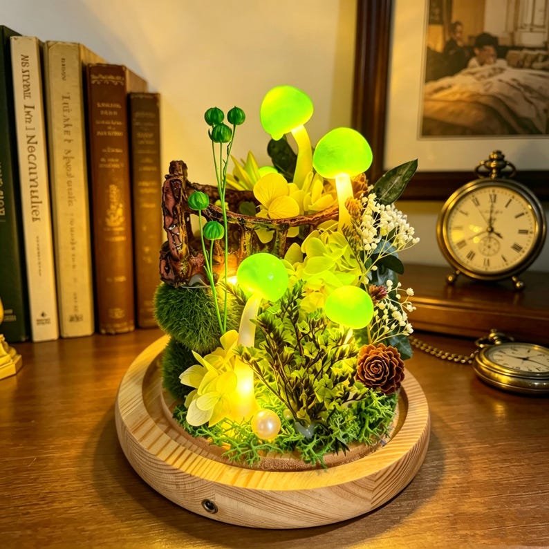 Green Mushroom Lamp with Preserved Hydrangeas, Moss & Wood Base, LED Fairycore Night Light, 16 cm Glass Dome