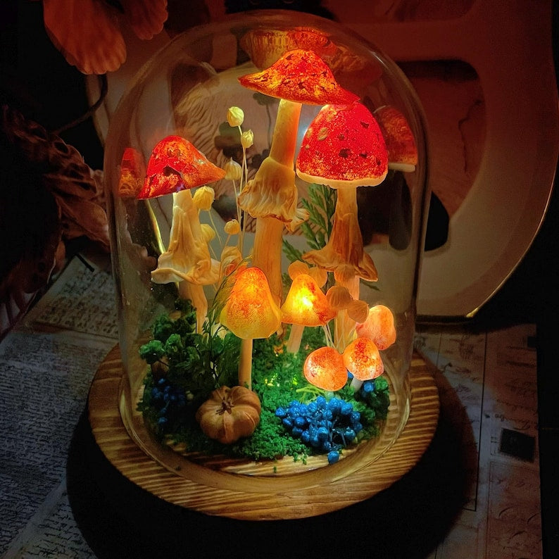 Red Mushroom Night Light with Dried Flowers and Vintage Pumpkin, Glass and Clay Table Lamp, Battery or USB Powered, 12 cm