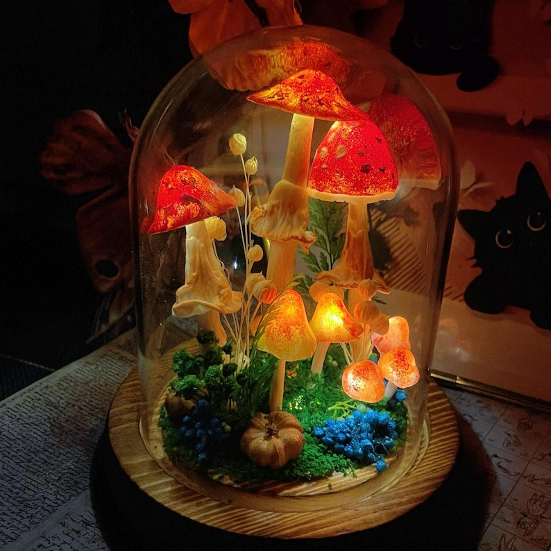 Red Mushroom Night Light with Dried Flowers and Vintage Pumpkin, Glass and Clay Table Lamp, Battery or USB Powered, 12 cm