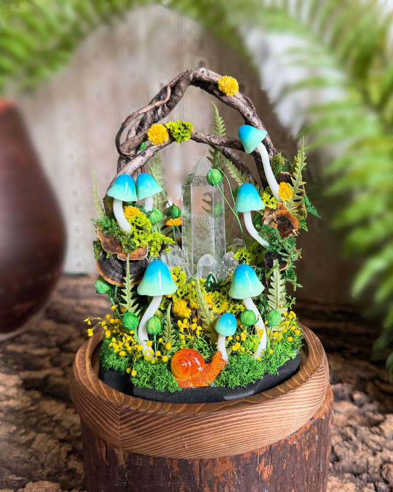 Green Mushroom Lamp with Crystal and Wooden Base, Glass Dome Night Light, 4.7 x 4.7 x 6.7 in